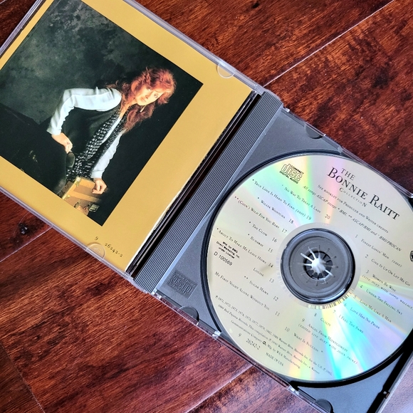 2 Bonnie Raitt CDs The Bonnie Raitt Collection 1990 & Luck of the Draw 1991 - Picture 3 of 13